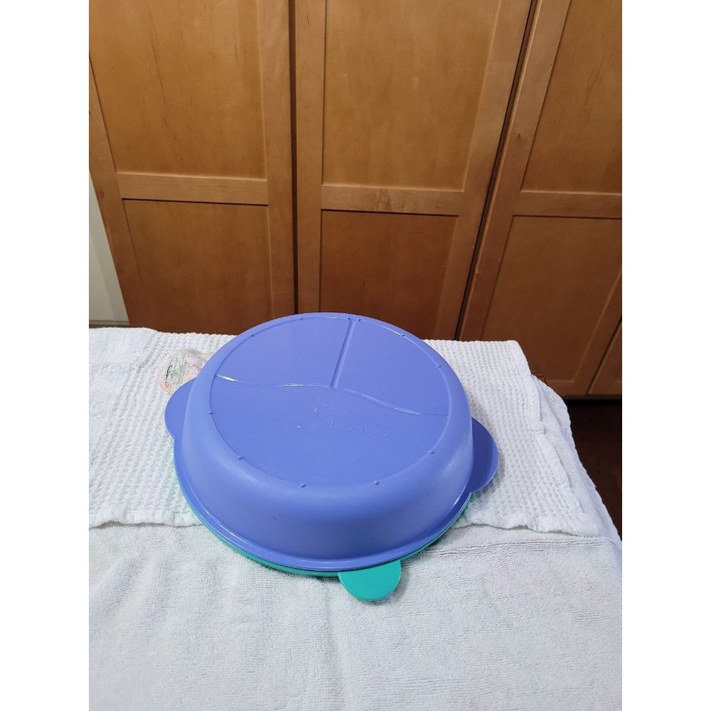 Tupperware Divided Vented Bowl - Picture 4 of 5